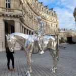 Sculpture de Charles Ray devant la Bourse du Commerce- Collection Pinault