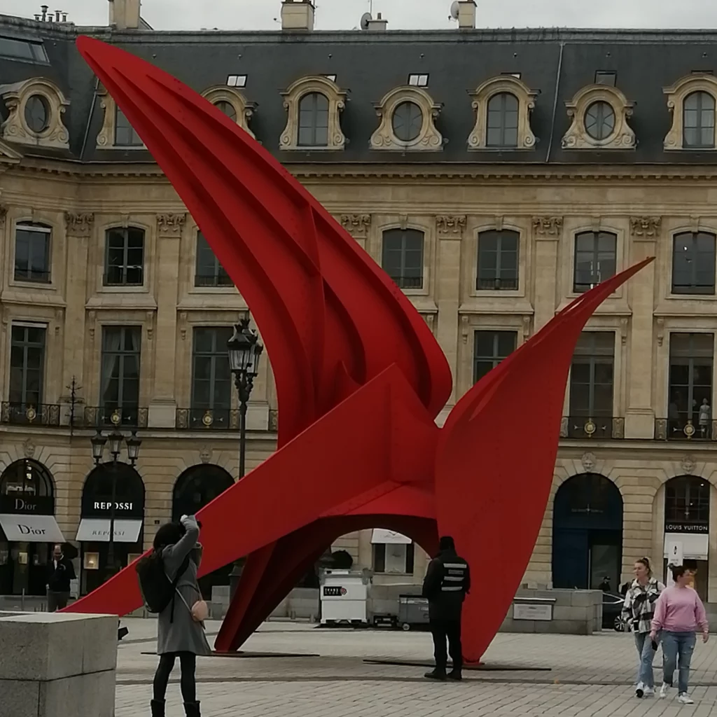 Oeuvre de Calder Place Vendome Paris