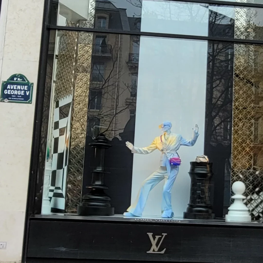 Avenue Georges V  à Paris, la Fashion week 