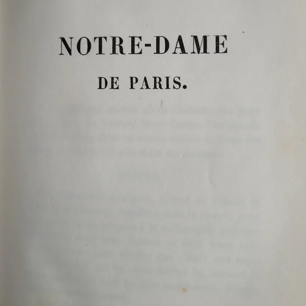 Notre Dame de Paris.  Détail impression livre de Victor Hugo 
photo Back in Paris 