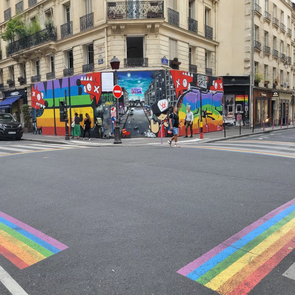 Street Art à Paris - Couleurs arc en ciel - Photo Back in Paris - Rue des Archives