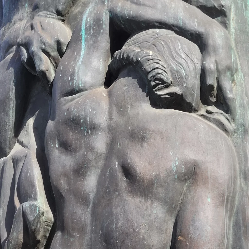 Sculpture ( extrait) de Drivier-Place de l'Opéra,rue du Quatre-septembre- Paris.
Photo: BackinPARIS.
