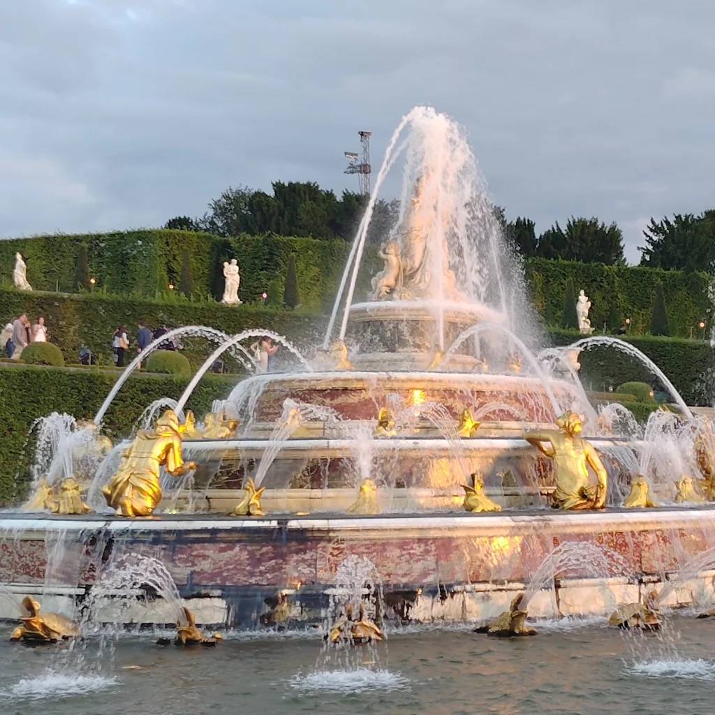 Les grandes eaux de Versailles . 
Photo backinParis 